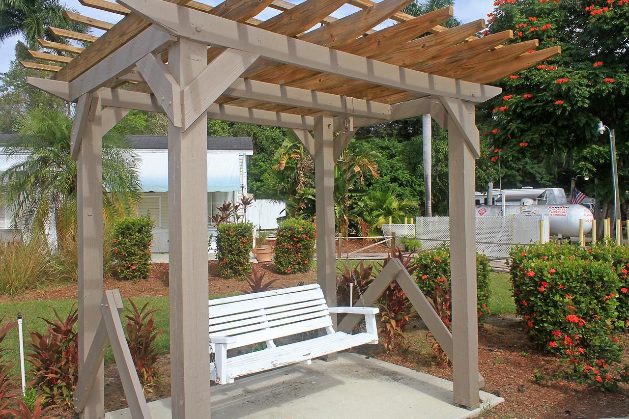 Fort Myers Beach Resort Two-Bedroom Park Model 4 Harlem Heights Exterior foto